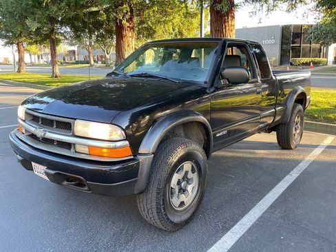 Used 2003 Chevrolet S10 Pickup LS image 3