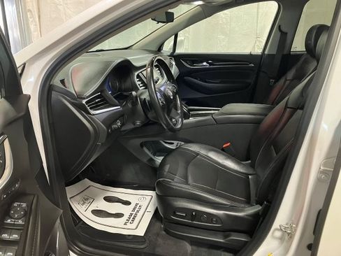 Used 2020 Buick Enclave Avenir image 2