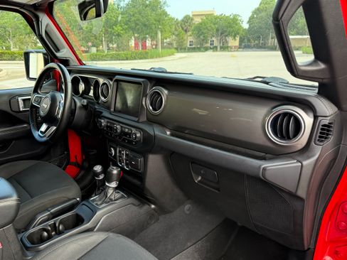 Used 2019 Jeep Wrangler 4WD Unlimited Sahara image 72
