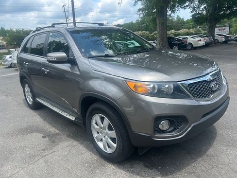 Used 2011 Kia Sorento AWD LX image 7
