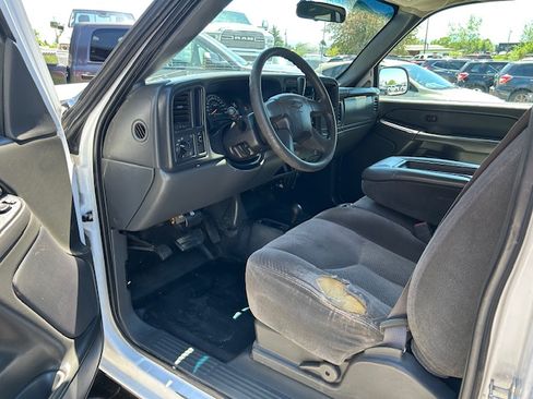 Used 2006 Chevrolet Silverado 2500 4x4 Regular Cab image 11