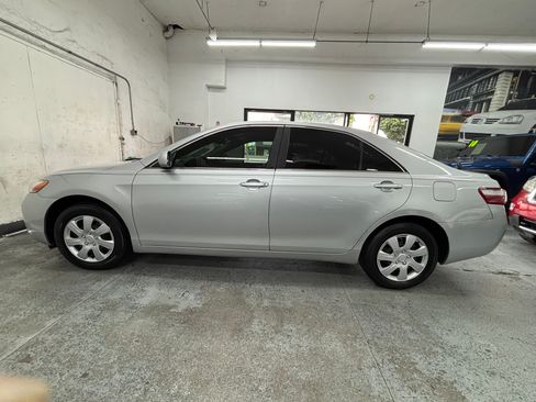 Used 2007 Toyota Camry LE FWD image 3