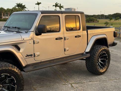 Used 2021 Jeep Gladiator Sport AWD/4WD image 25