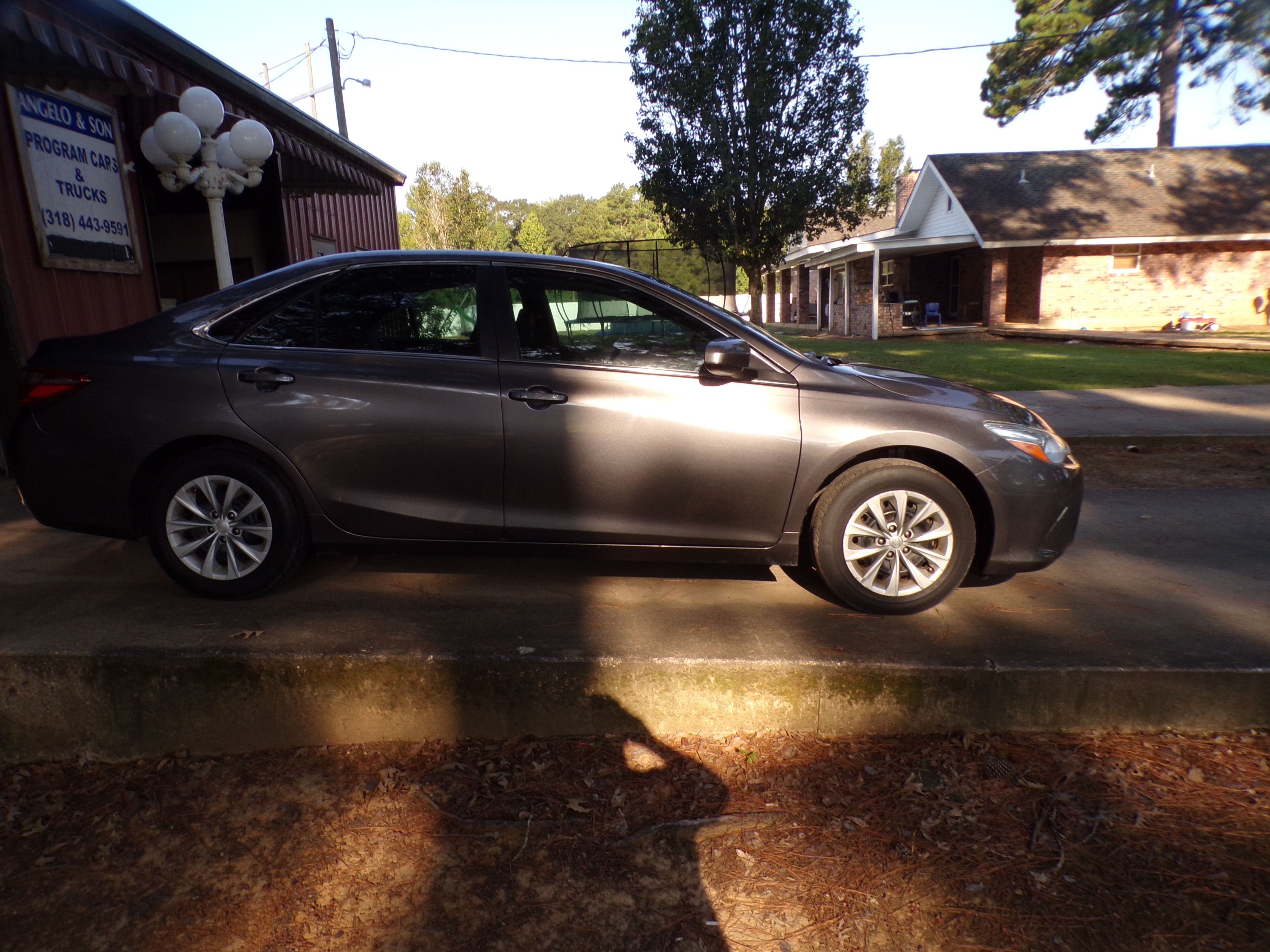 Used 2017 Toyota Camry LE Sedan 4D FWD image 4