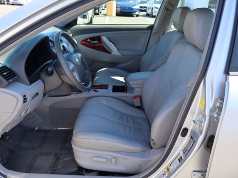 Used 2011 Toyota Camry XLE image 12