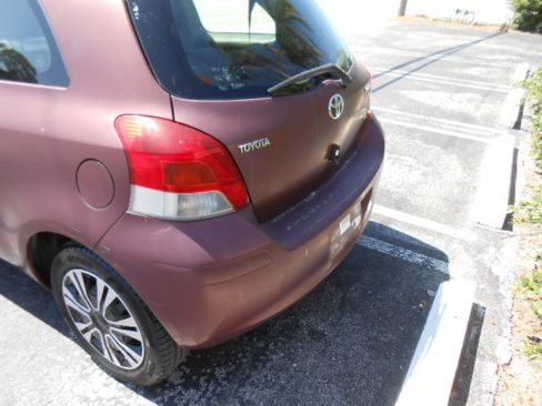 Used 2010 Toyota Yaris 2-Door Hatchback FWD image 4