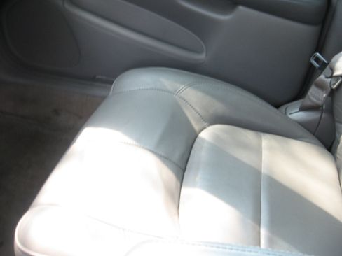 Used 2004 Cadillac De Ville UNAVAIL FWD image 12