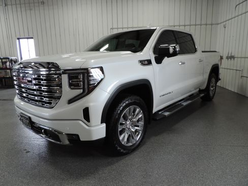 Used 2025 GMC Sierra 1500 4x4 Crew Cab Denali image 2