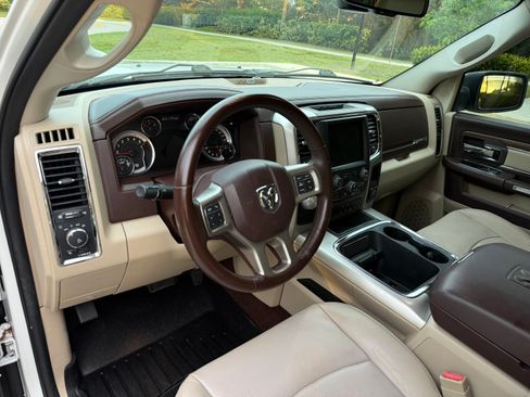 Used 2018 RAM 1500 2WD Crew Cab Laramie image 14