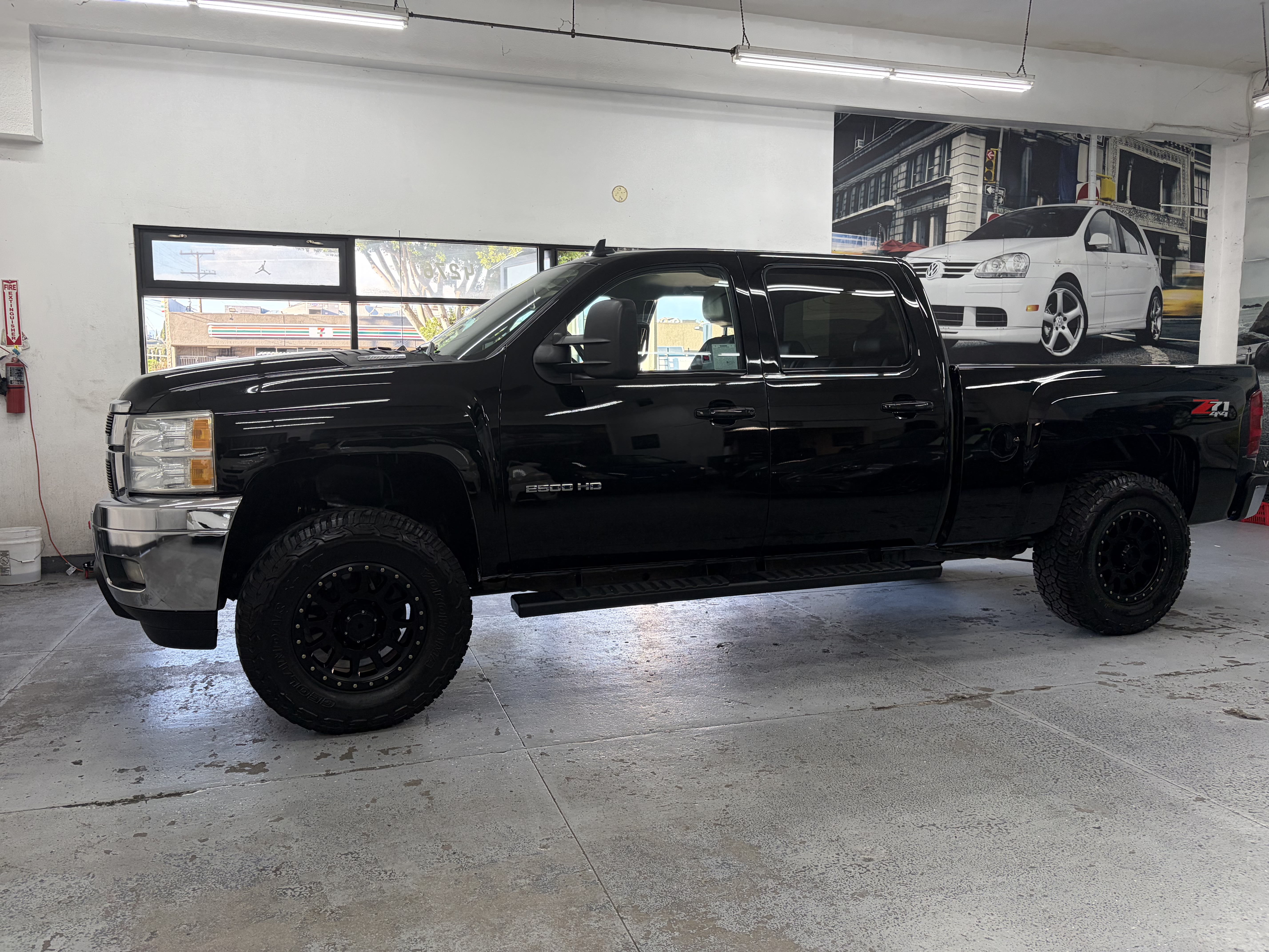 Used 2014 Chevrolet Silverado 2500 4x4 Crew Cab LTZ w/ Z71 image 2
