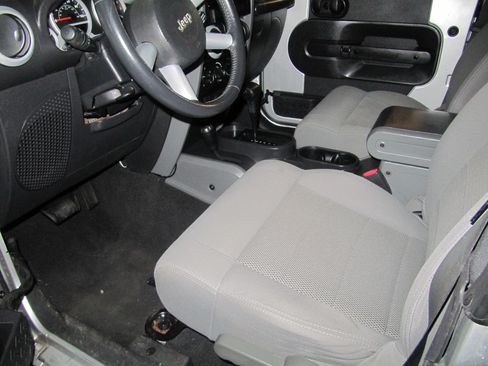 Used 2008 Jeep Wrangler Sahara image 18