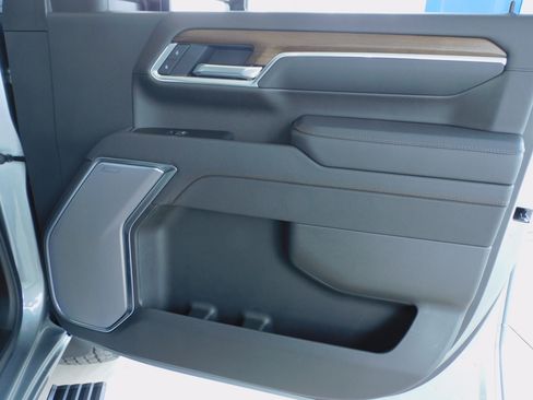 Used 2025 Chevrolet Silverado 2500 High Country image 35