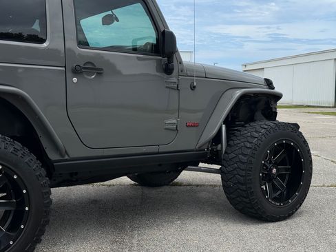 Used 2016 Jeep Wrangler 75th Anniversary AWD/4WD image 49