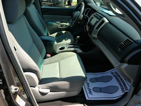 Used 2014 Toyota Tacoma SR5 image 32