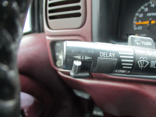 Used 1995 Chevrolet Silverado 1500 2WD Regular Cab image 25