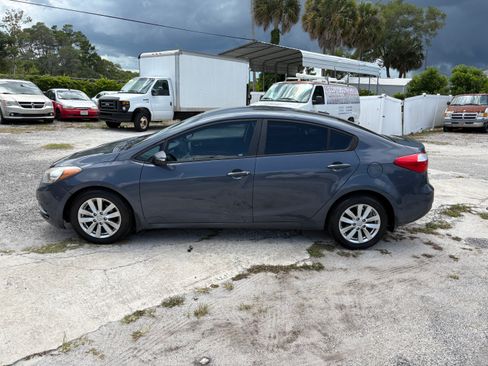 Used 2016 Kia Forte LX Sedan FWD image 2