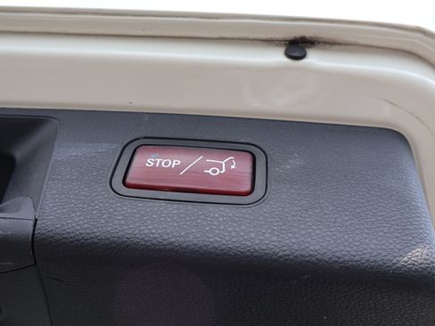 Used 2012 Mercedes-Benz GLK 350 image 15