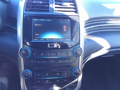 Used 2016 Chevrolet Malibu LT image 15