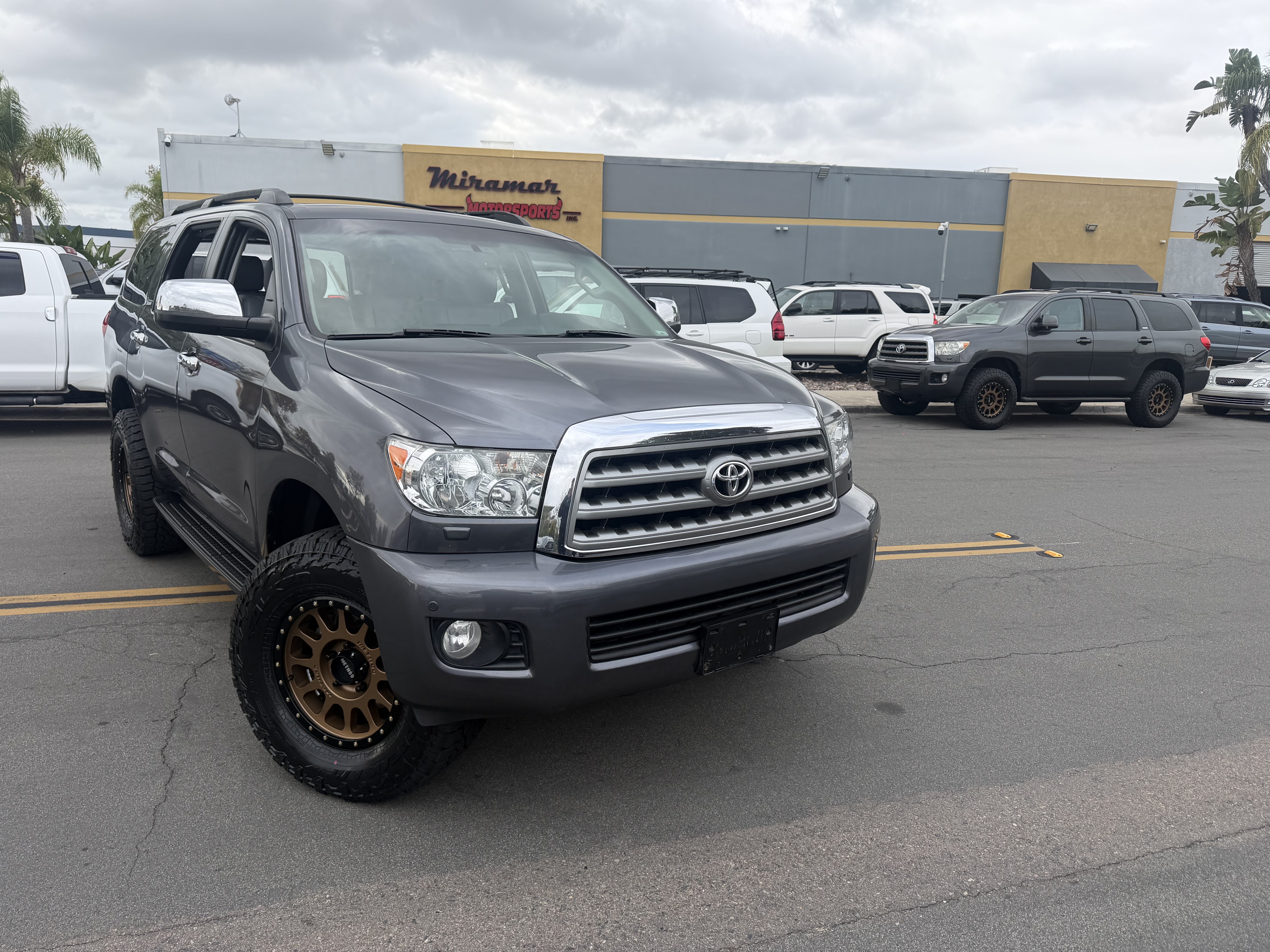 Used 2014 Toyota Sequoia 4WD Limited image 1