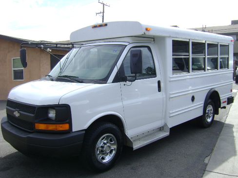 Used 2006 Chevrolet Express 3500 image 2