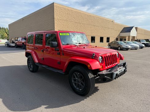 Used 2012 Jeep Wrangler Unlimited Sahara image 2
