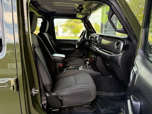 Used 2021 Jeep Gladiator Willys AWD/4WD image 20