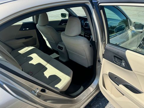 Used 2016 Honda Accord EX image 17