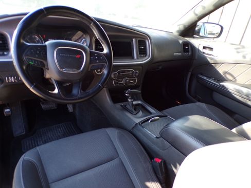 Used 2019 Dodge Charger SXT image 7
