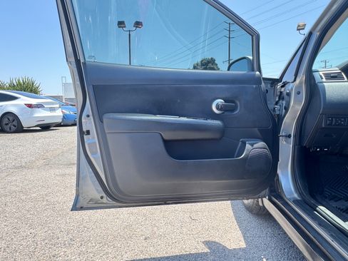Used 2008 Nissan Versa Hatchback FWD image 24