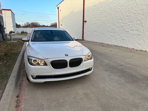 Used 2011 BMW 740Li image 1