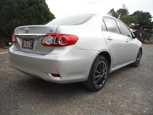 Used 2012 Toyota Corolla LE image 5