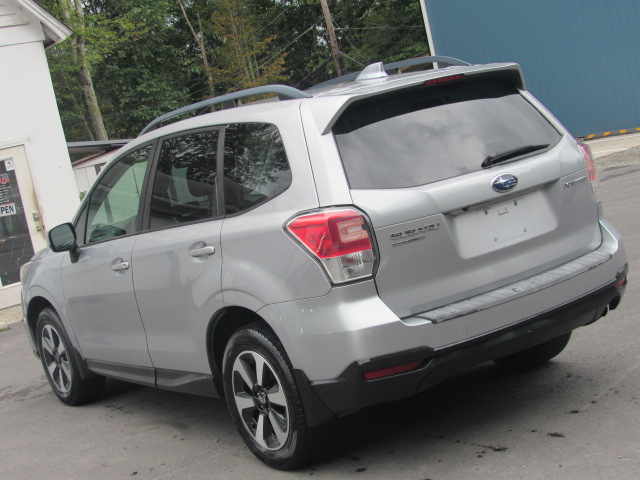 Used 2018 Subaru Forester 2.5i Premium AWD/4WD image 7