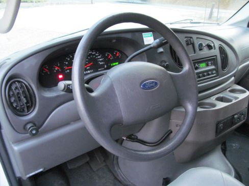 Used 2006 Ford E-350 and Econoline 350 image 10