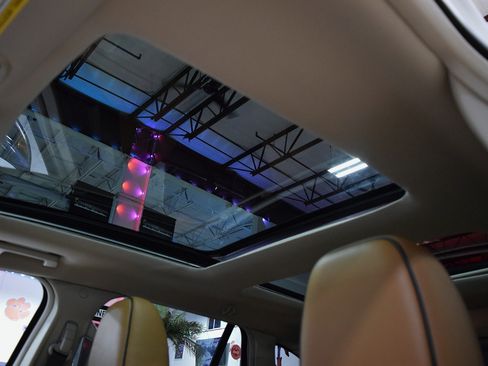 Used 2011 Lincoln MKX AWD w/ Elite Package image 18