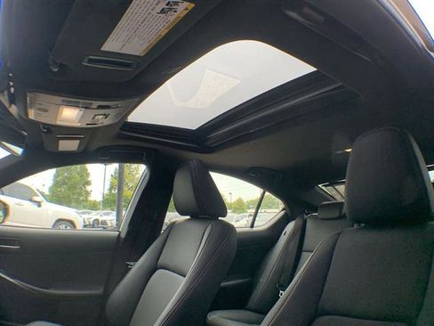 Used 2025 Lexus IS 300 image 21