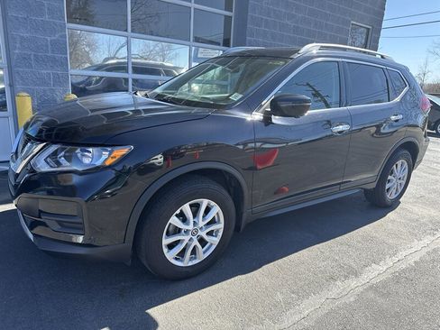 Used 2018 Nissan Rogue SV image 1