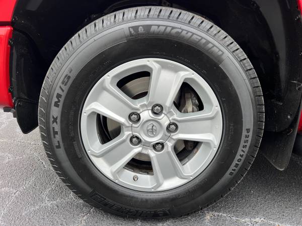 Used 2018 Toyota Tundra SR5 AWD/4WD image 9