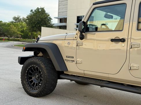 Used 2018 Jeep Wrangler Unlimited Sport S AWD/4WD image 32