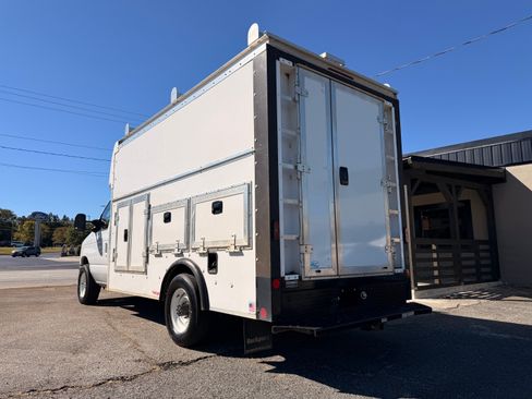 Used 2022 Ford E-350 and Econoline 350 image 4