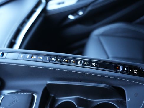 Used 2021 Chevrolet Corvette w/ Z51 Performance Package image 9