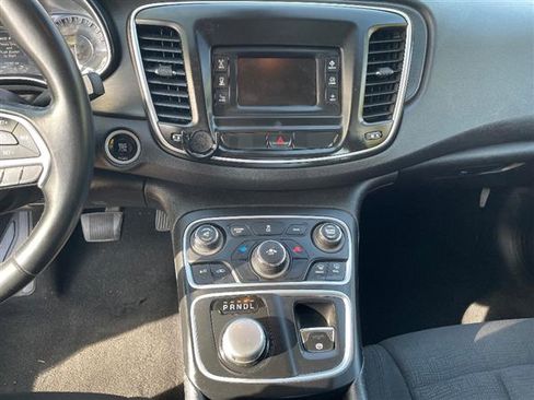 Used 2016 Chrysler 200 Limited image 10