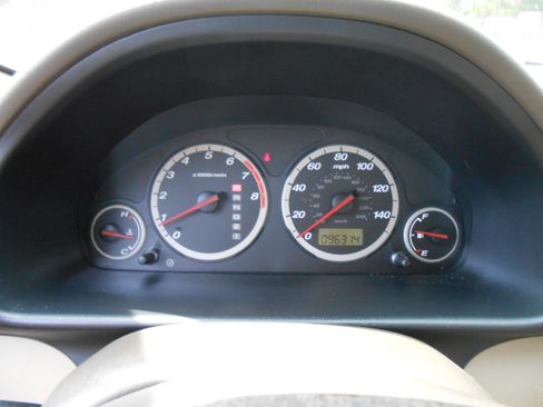 Used 2005 Honda CR-V LX image 16