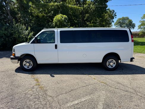 Used 2016 Chevrolet Express 3500 LT Extended Passenger RWD image 2