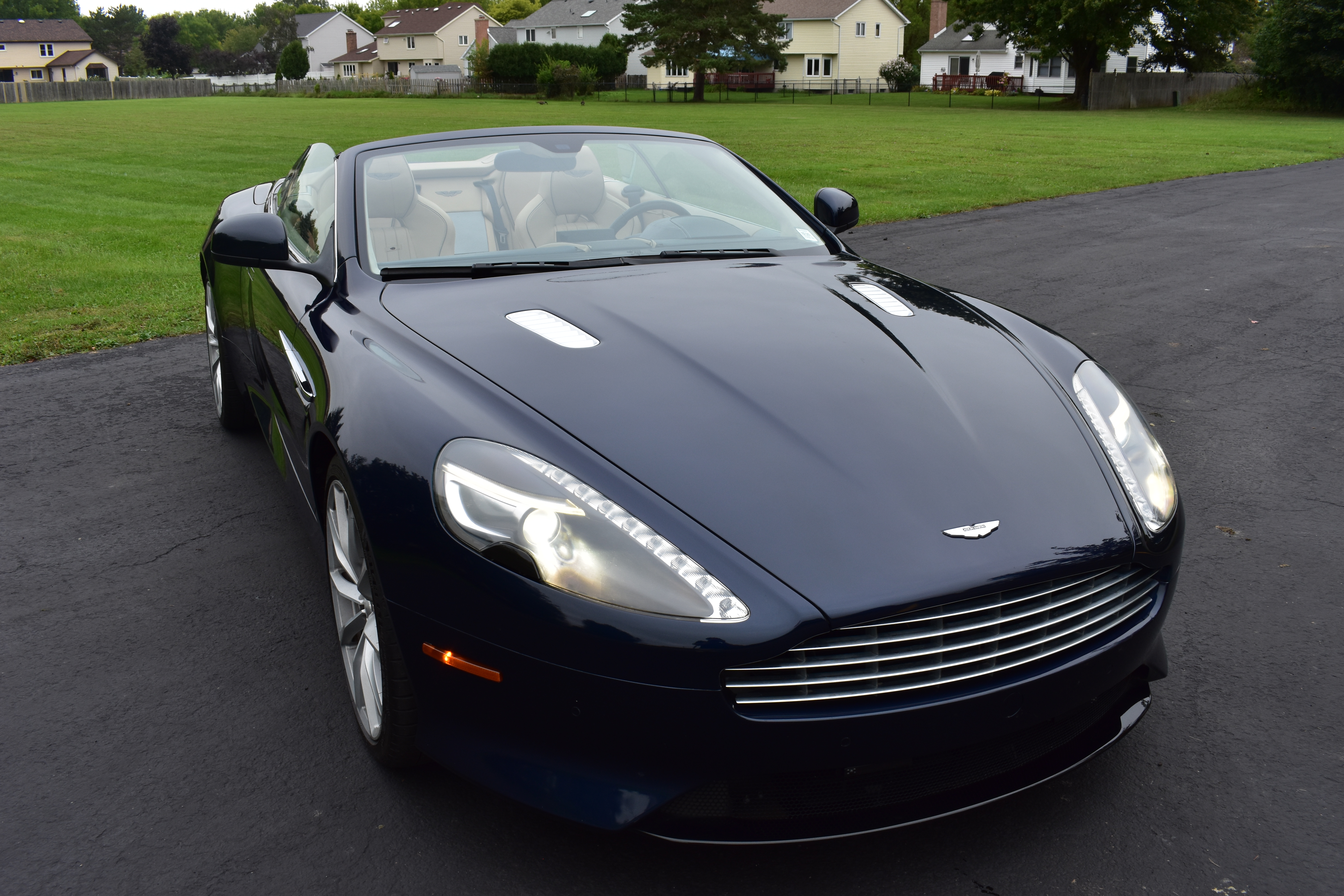 Used 2016 Aston Martin DB9 GT Volante RWD image 21