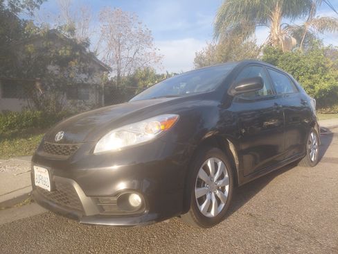Used 2011 Toyota Matrix image 3