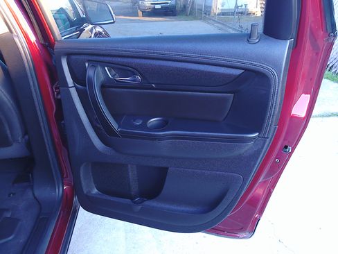 Used 2017 Chevrolet Traverse LT image 12