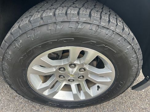 Used 2019 Chevrolet Suburban LT image 19