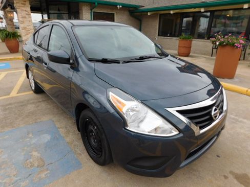 Used 2017 Nissan Versa S image 1