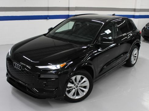 Used 2025 Audi Q6 e-tron Premium RWD image 4