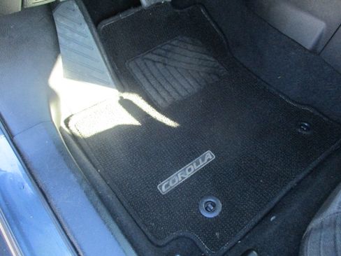 Used 2017 Toyota Corolla LE image 13